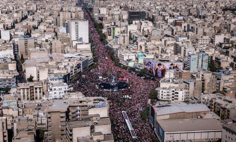 مراسم بدرقه رهبر شهید
