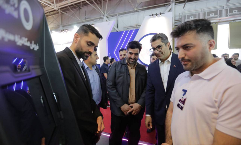 بازدید رئیس پلیس فتا تهران از غرفه رایتل در الکامپ