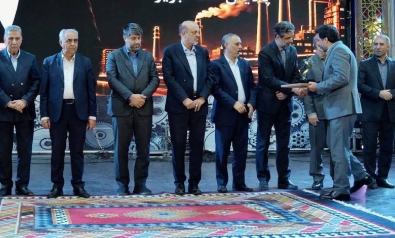 تندیس برترین‌های نفت و صنعت بر دوش پتروشیمی تبریز